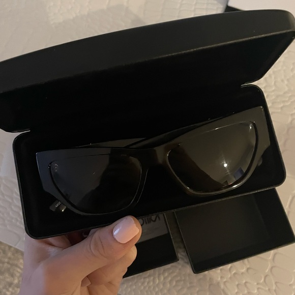 🌟 Versace irregular shaped sunglasses black V logo NIB - Picture 4 of 9